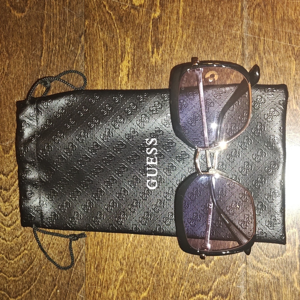 GUESS SUNGLASSES